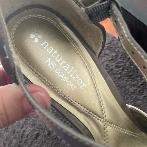 Naturalizer Tan and Gray T-Strap Heels - Picture 8 of 8